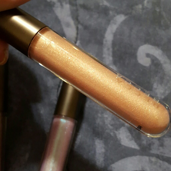 Becca liquid crystal lip toppers - Picture 4 of 7